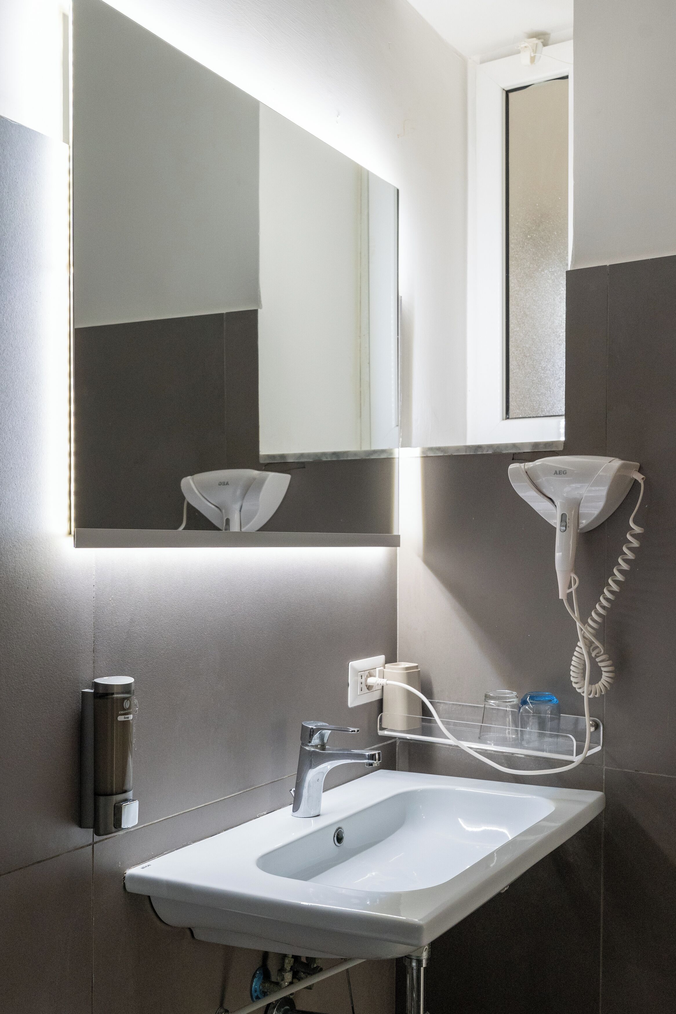 superior double room | bathroom | shower, rainfall showerhead, free toiletries, hair dryer