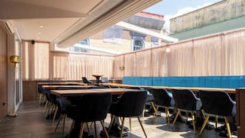 Tägliches Frühstück gegen Gebühr