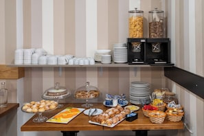 Tägliches Frühstück gegen Gebühr