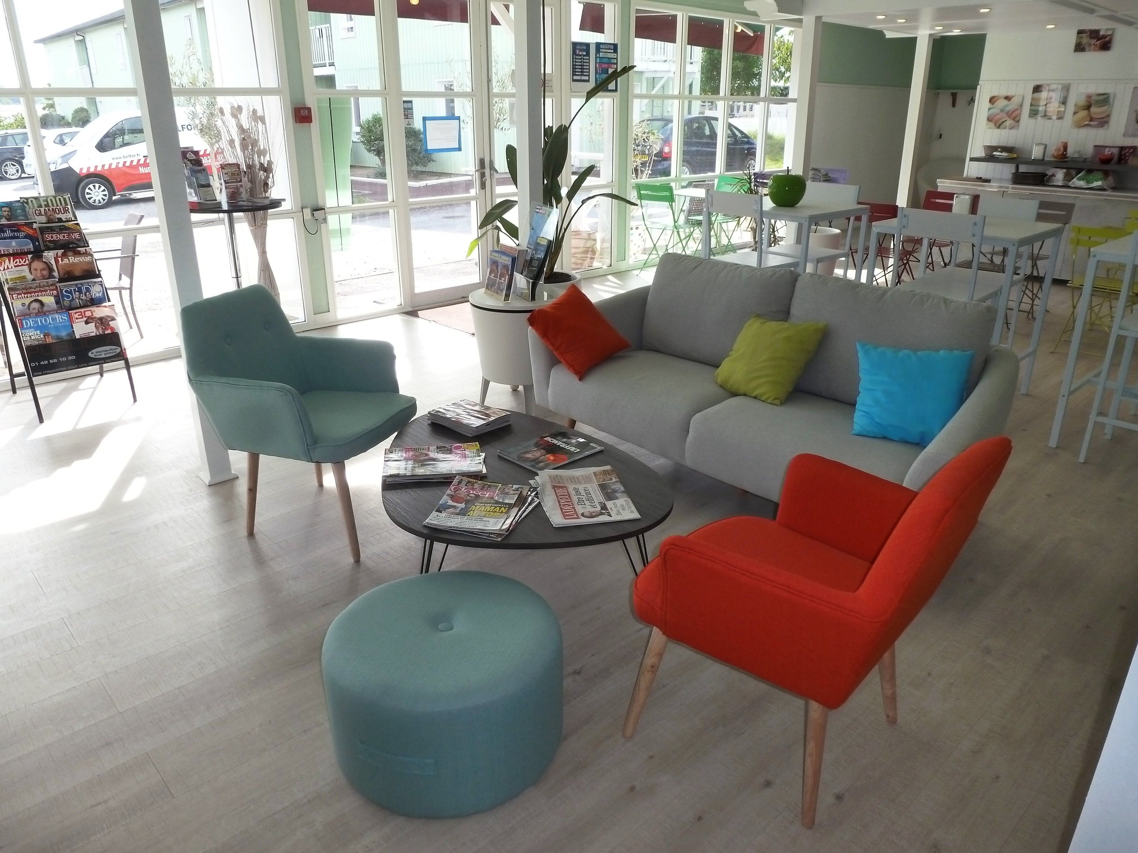 Coin salon dans le hall