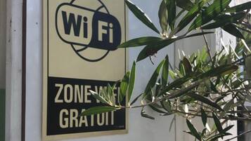 Señal que indica disponibilidad de Wi-Fi gratuito.