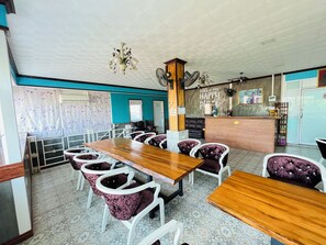 Deluxe Room Lake View | Terraza o patio