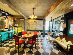 Se ofrece un desayuno bufé (99 THB por persona)