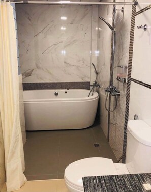 Family Deluxe Room | Bathroom - Lenoi Buri (Khuan Khanun)