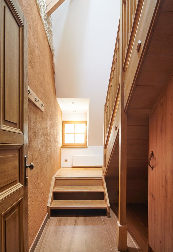 Two Bedroom Apartment with Terrace | Allergikerbettwaren, individuell dekoriert, individuell eingerichtet
