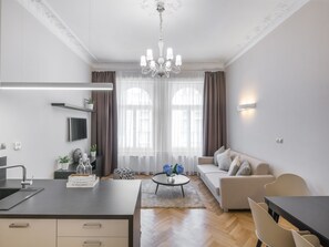 Two Bedroom Apartment Maisel 3rd Floor | Oppholdsrom | Flatskjerm-TV