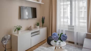 One Bedroom Apartment Mordecai 3rd Floor | Hipoallergén ágynemű, egyedi dekoráció, egyedi berendezés és íróasztal