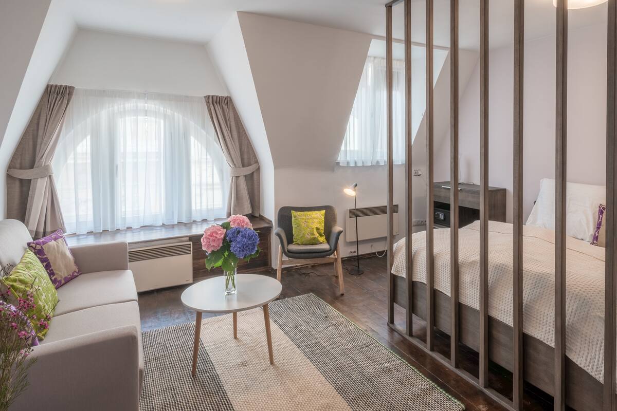 One Bedroom Apartment Marcus 4th Floor | Desk, soundproofing, iron/ironing board, WiFi (free)