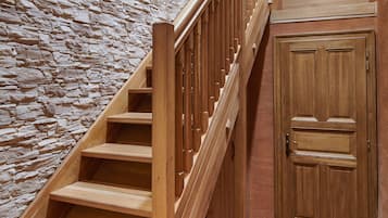 Two Bedroom Apartment with Terrace | Ropa de cama hipoalergénica y decoración personalizada