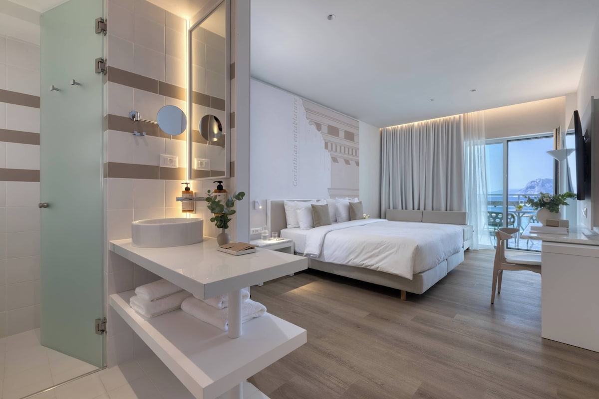 Privilege, Room, 1 Queen Bed with Sofa bed, Balcony, Sea View | In-room safe, desk, soundproofing, WiFi (free)