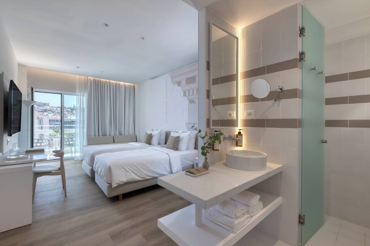Superior Room, Multiple Beds, Balcony, City View | Bathroom | Free toiletries, hair dryer, bathrobes, slippers