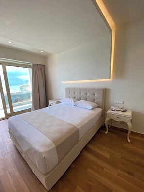 Minibar, coffres-forts dans les chambres, bureau, chambres insonorisées