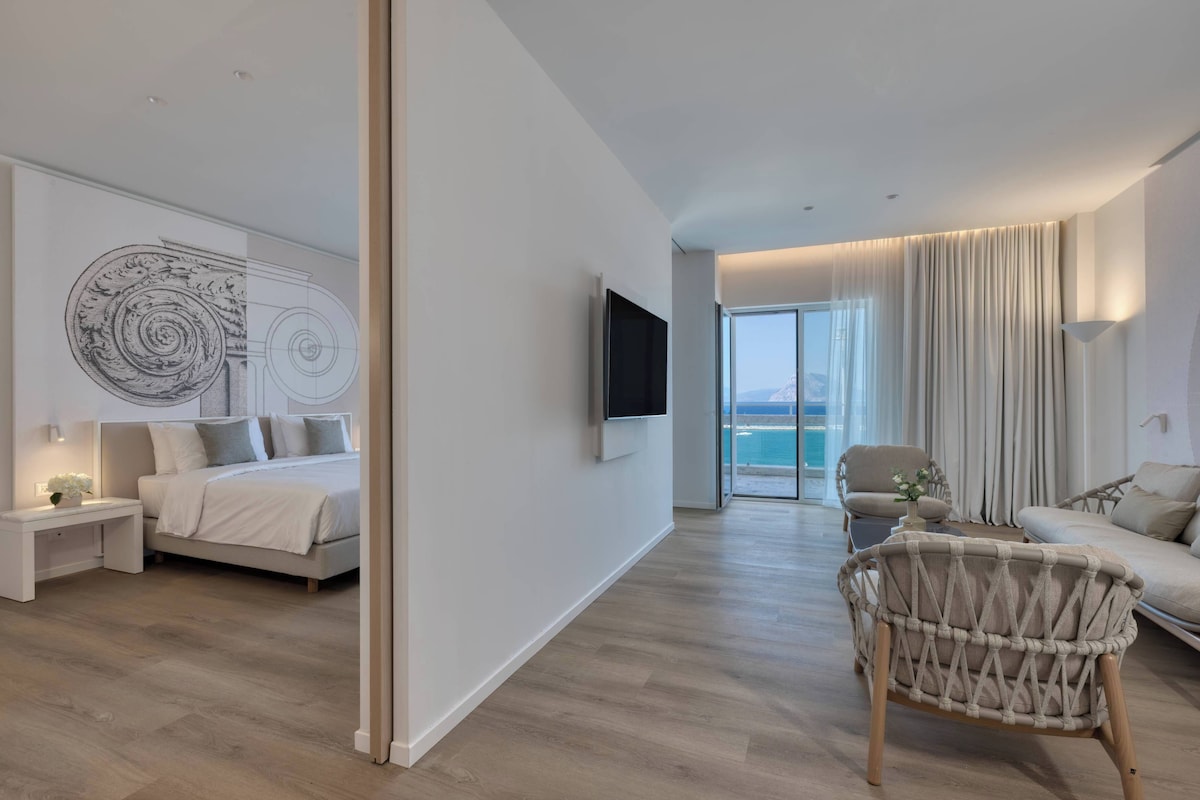 Deluxe Suite, 1 Queen Bed with Sofa bed, Balcony | In-room safe, desk, soundproofing, WiFi (free)