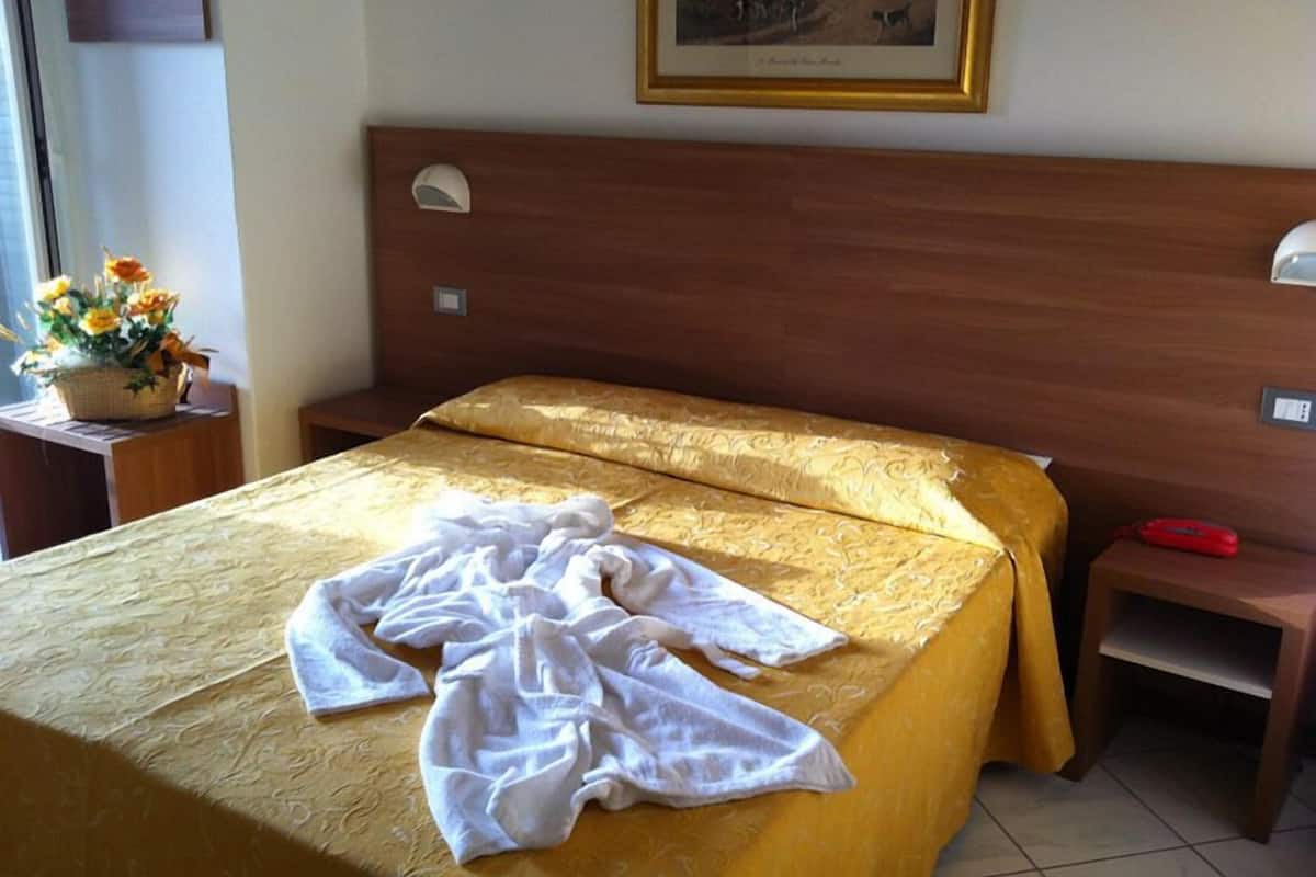 Minibar, in-room safe, desk, cribs/infant beds