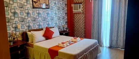 Classic Room, 1 Bedroom, Balcony | Individually decorated, individually furnished, desk, blackout drapes