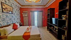 Individually decorated, individually furnished, desk, blackout curtains - Pagudpud Rinnovati Beach Resort (Pagudpud)