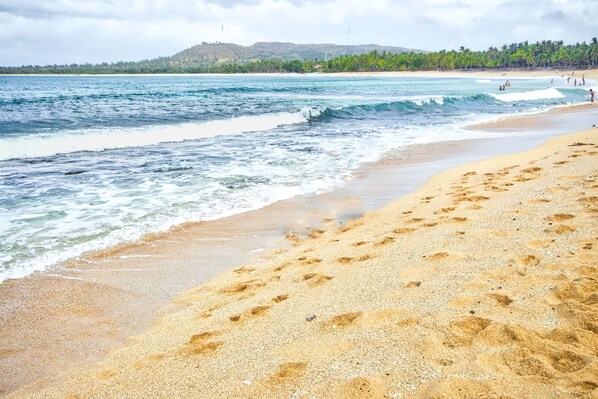 On the beach - Pagudpud Rinnovati Beach Resort (Pagudpud)
