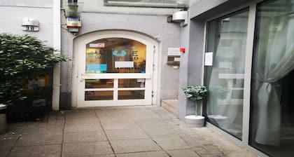 Whole Wide World Hostel & Bar