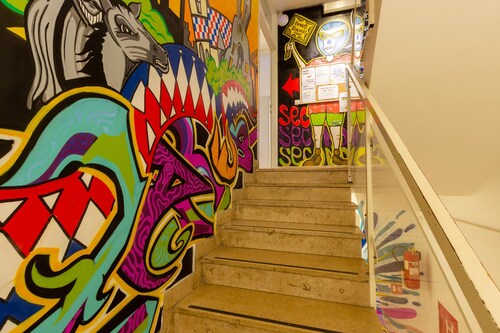 Whole Wide World Hostel & Bar