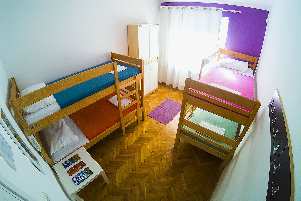 Caja de seguridad en la habitación, wifi gratis y ropa de cama