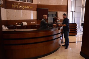 Front of property – evening/night - Rojina Hotel (Amman)
