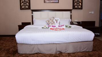 Single Room | Minibar, in-room safe, desk, soundproofing