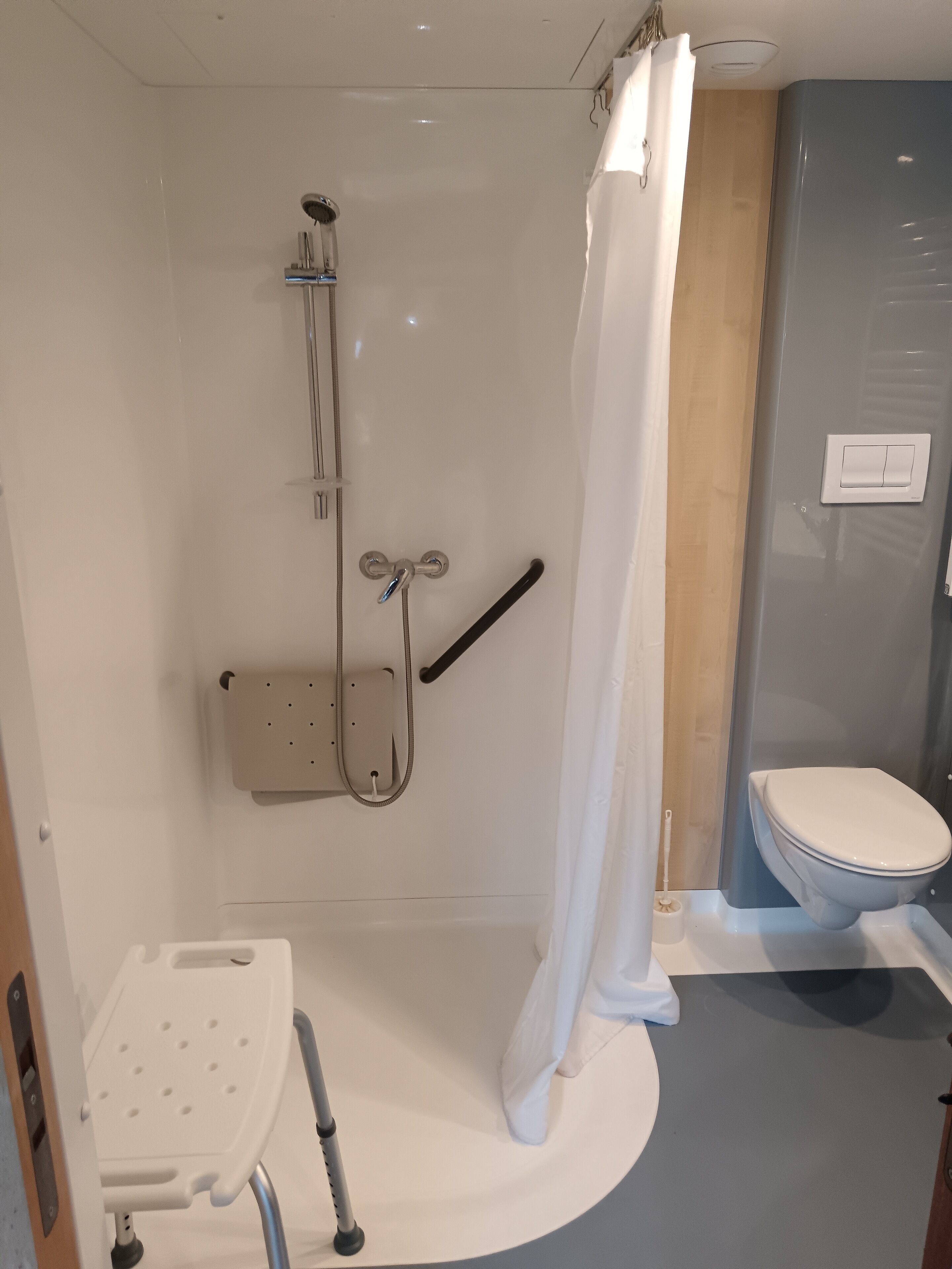 standard cottage, 2 bedrooms, mobility accessible | bathroom | shower, hair dryer