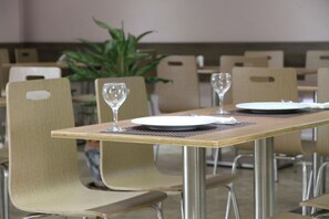 Se sirven desayunos, comidas y cenas 