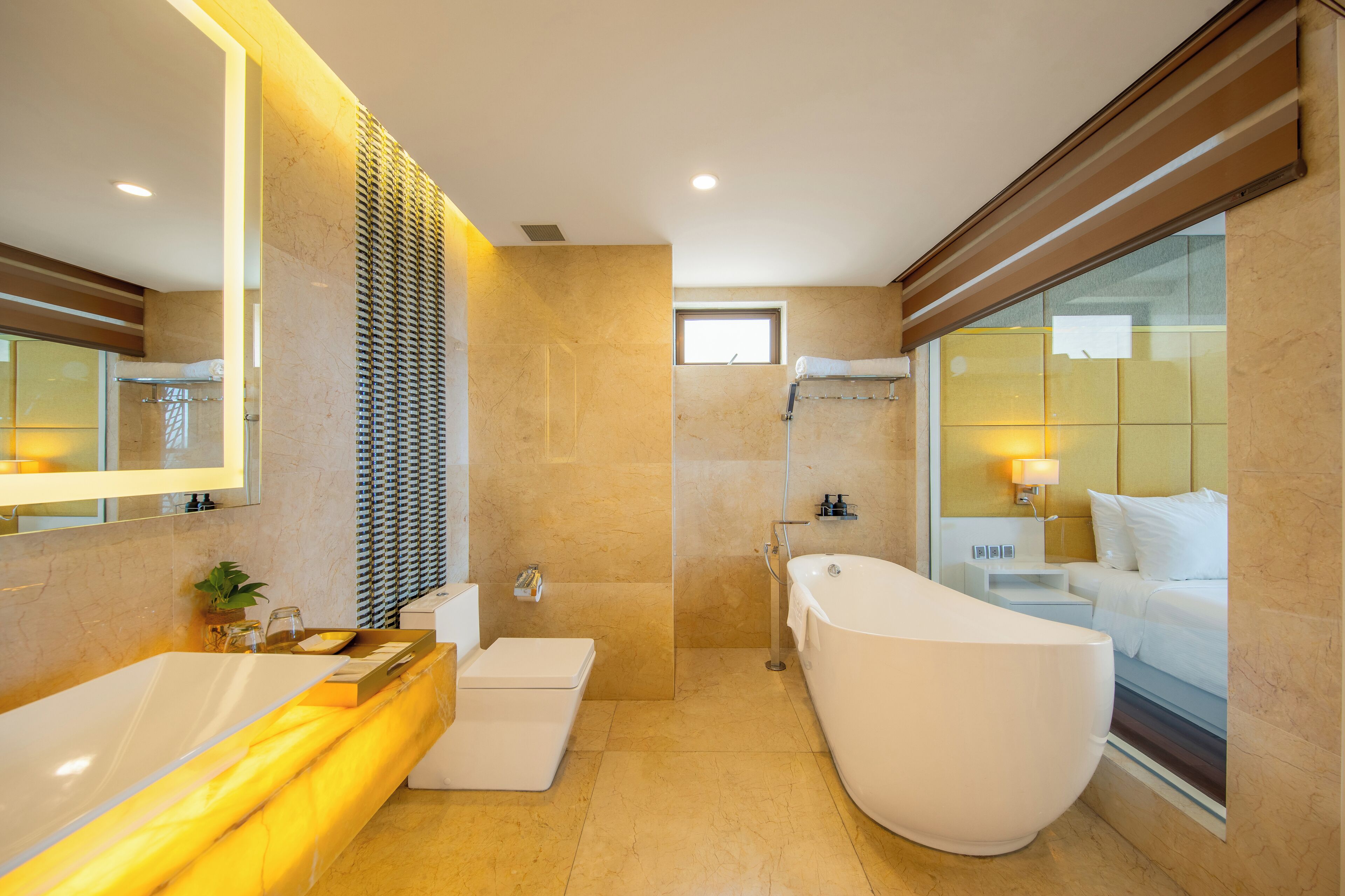 three bedroom apartment with ocean view | bathroom | free toiletries, hair dryer, bathrobes, slippers