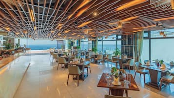 3 bars/lounges, rooftop bar, rooftop bar, lobby lounge