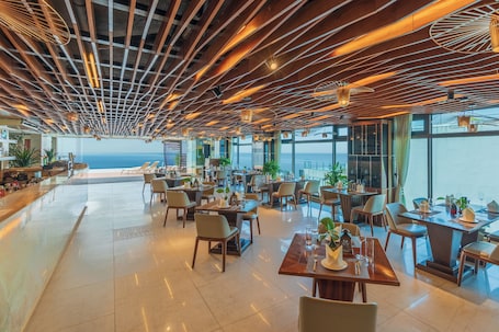 3 bars/lounges, rooftop bar, rooftop bar, lobby lounge