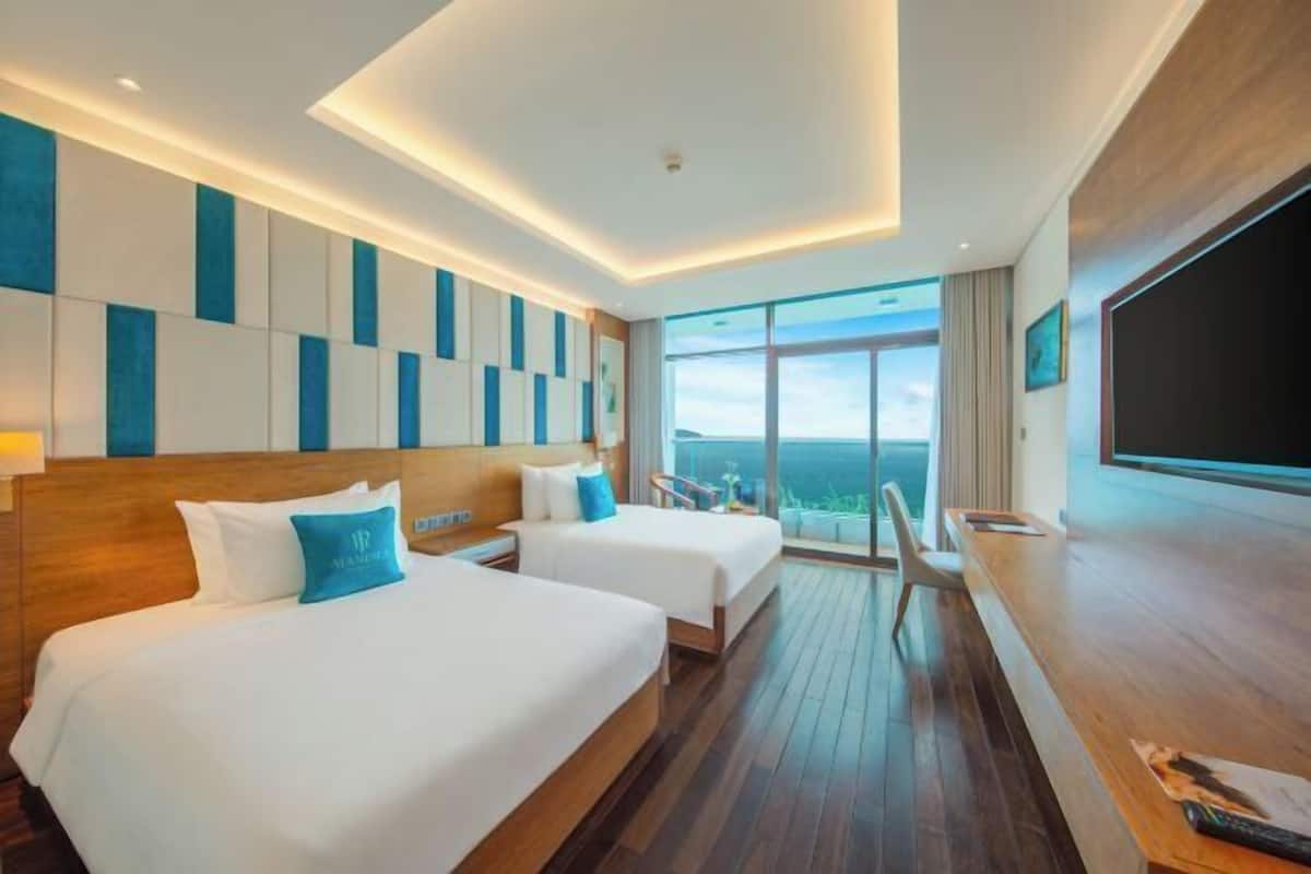 2 bedrooms, premium bedding, memory foam beds, minibar