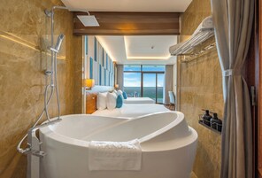 Deluxe Twin Ocean Front With Balcony | Bathroom | Free toiletries, hair dryer, bathrobes, slippers