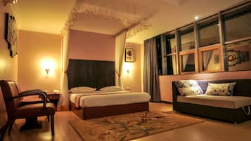 Executive Room, 1 Queen Bed | In-room safe, desk, soundproofing, free cots/infant beds