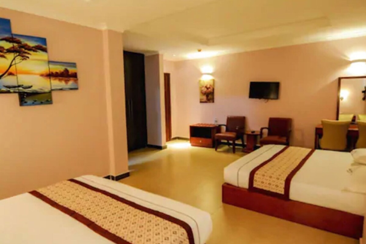 In-room safe, desk, soundproofing, cribs (free)