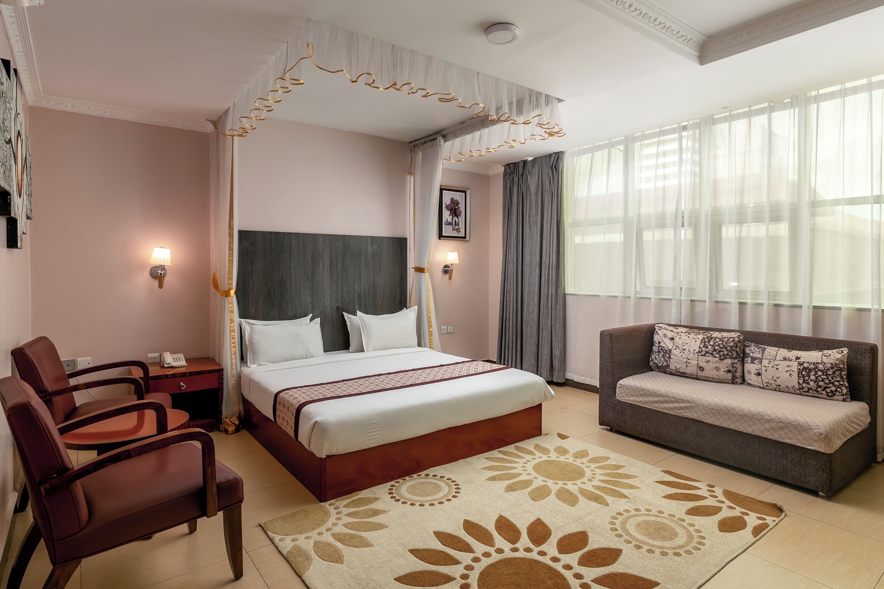 executive room, 1 queen bed | in-room safe, desk, soundproofing, free cots/infant beds