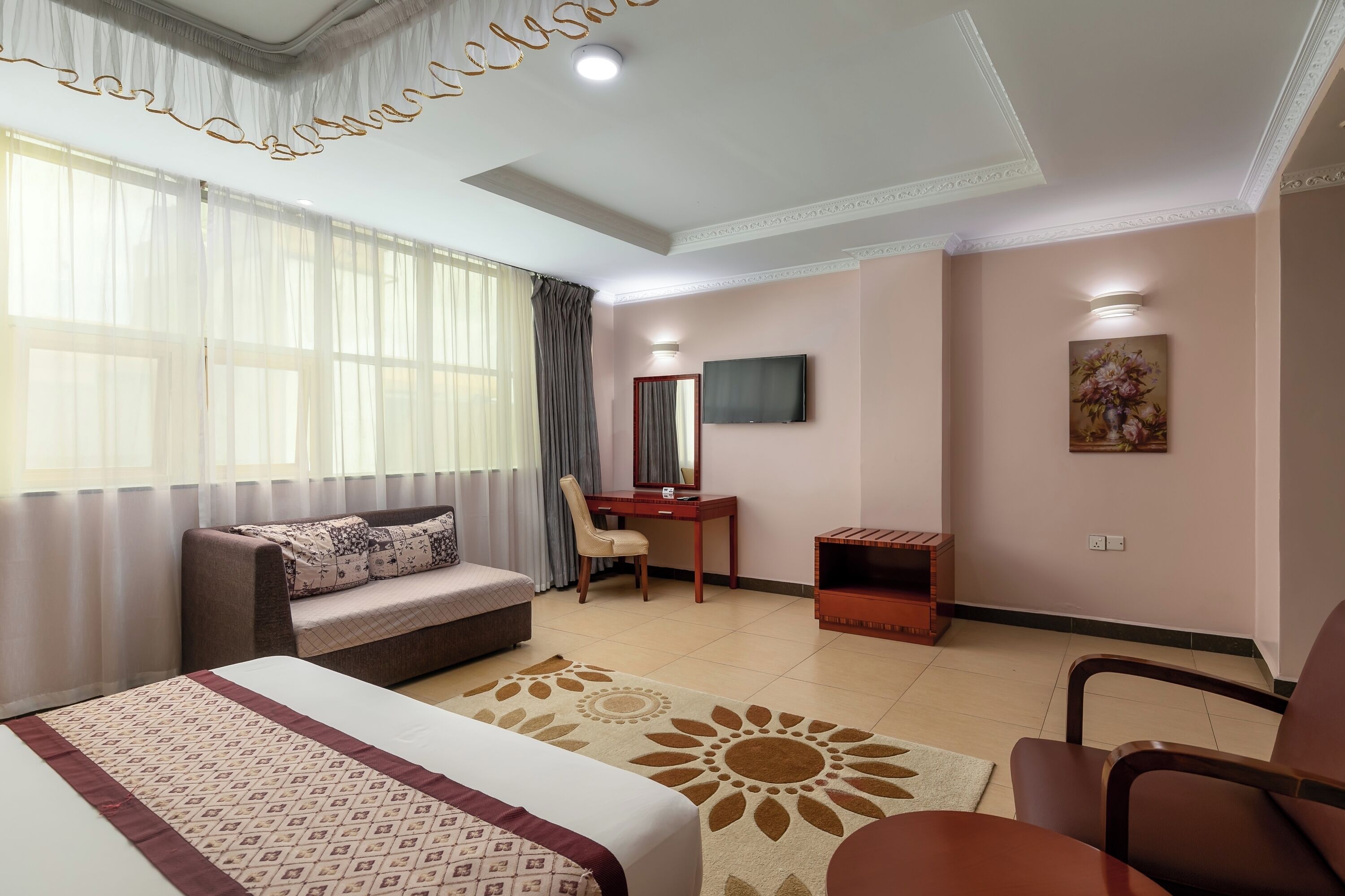 executive room, 1 queen bed | in-room safe, desk, soundproofing, free cots/infant beds