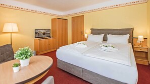 1 bedroom, premium bedding, in-room safe, desk