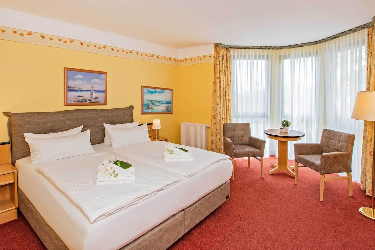 32-inch led tv with satellite channels, tv