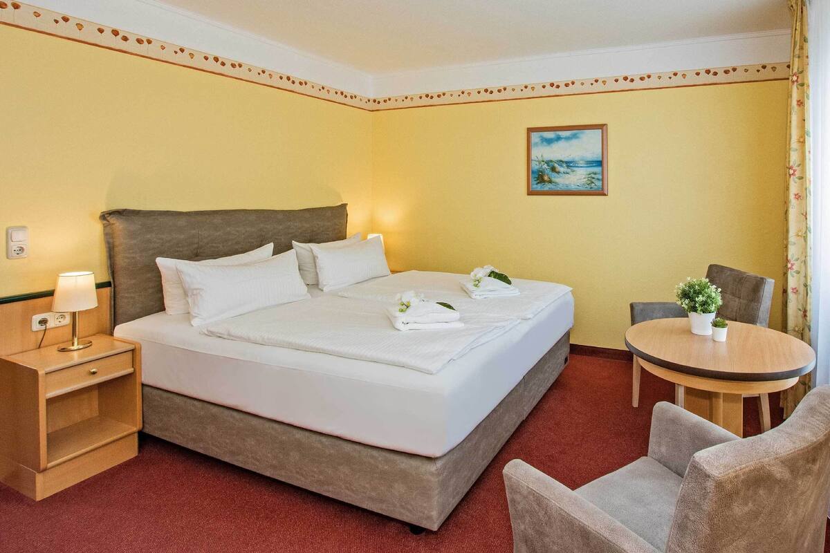 1 bedroom, premium bedding, in-room safe, desk
