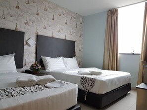 Habitación familiar (Quad) | Escritorio y wifi gratis
