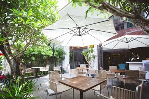 Outdoor dining - Sen Boutique Hotel (Da Nang)