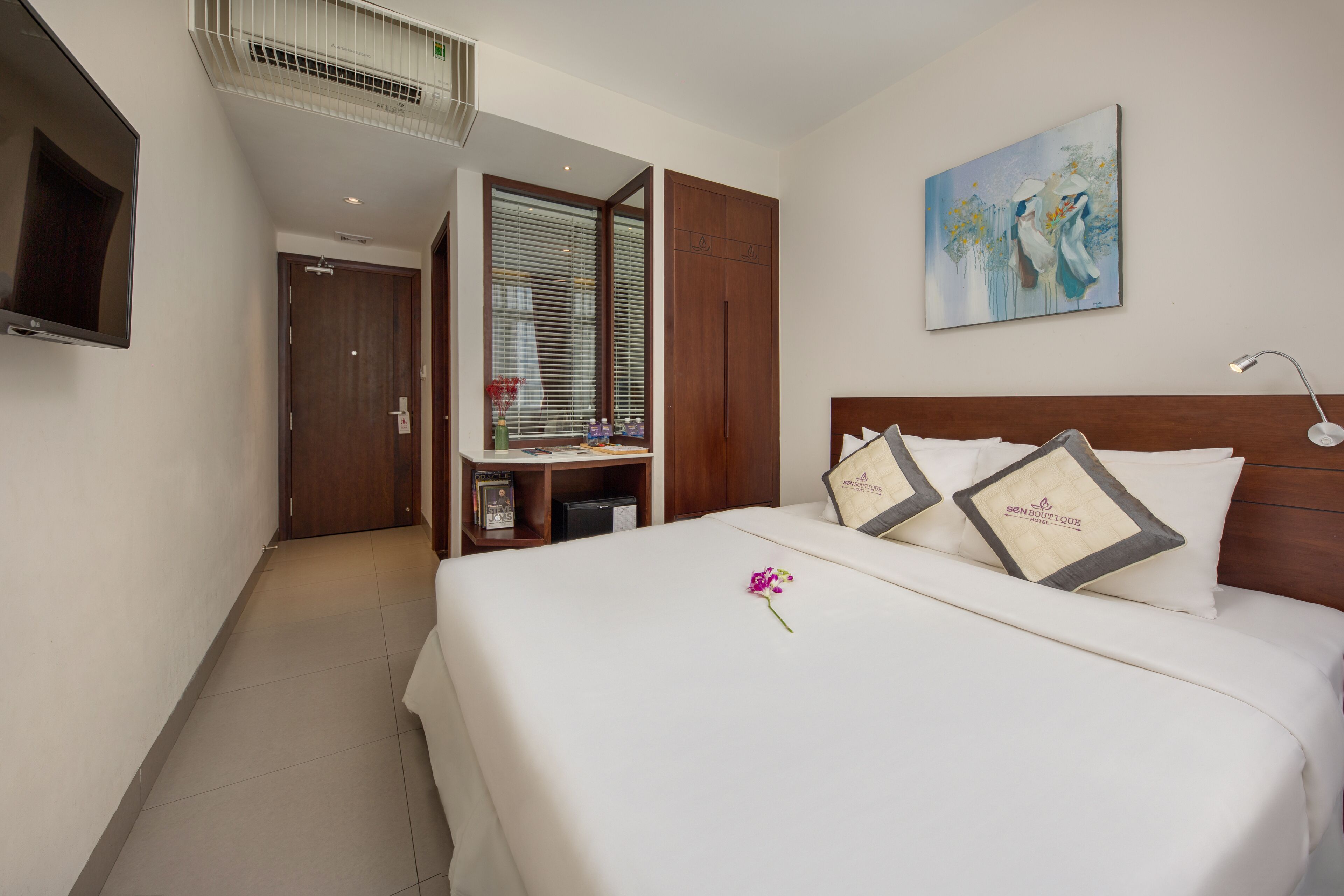 superior double room, 1 king bed, private bathroom, city view | 2 bedrooms, premium bedding, memory-foam beds, minibar