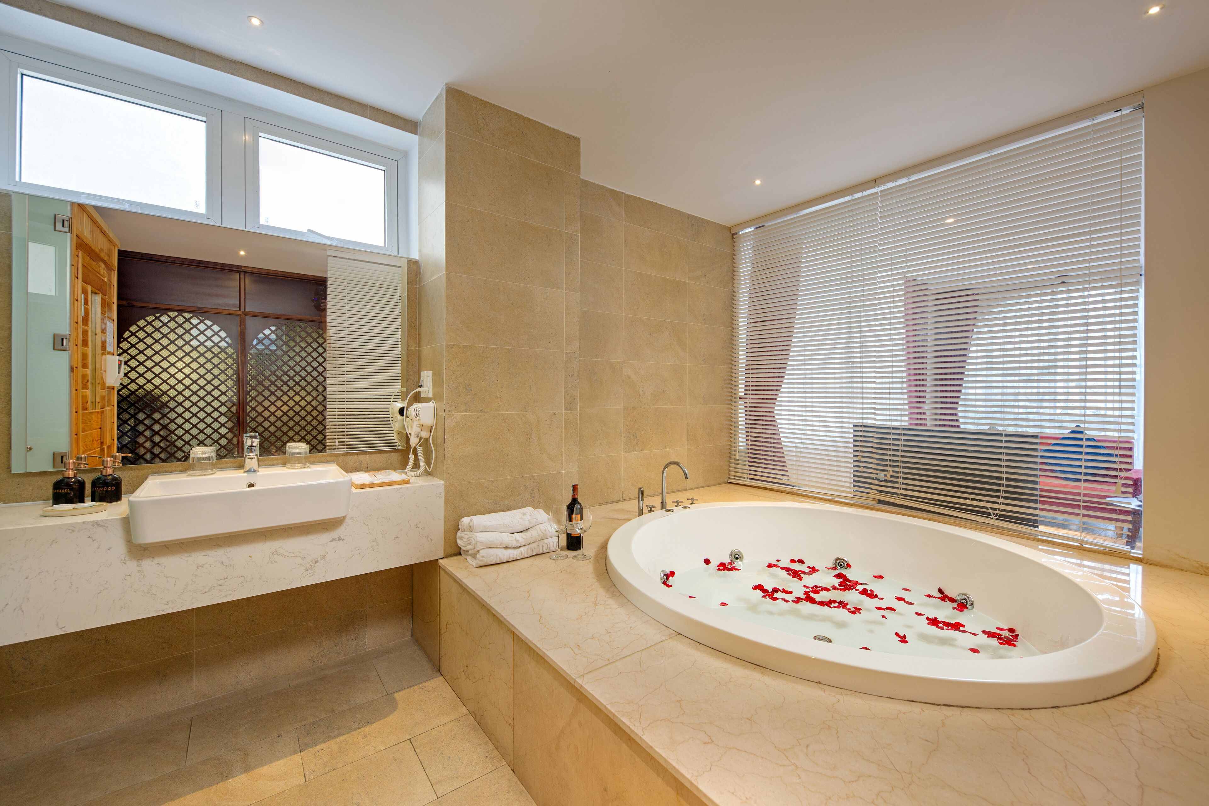 presidential penthouse, 2 bedrooms, sauna, executive level | jetted bathtub