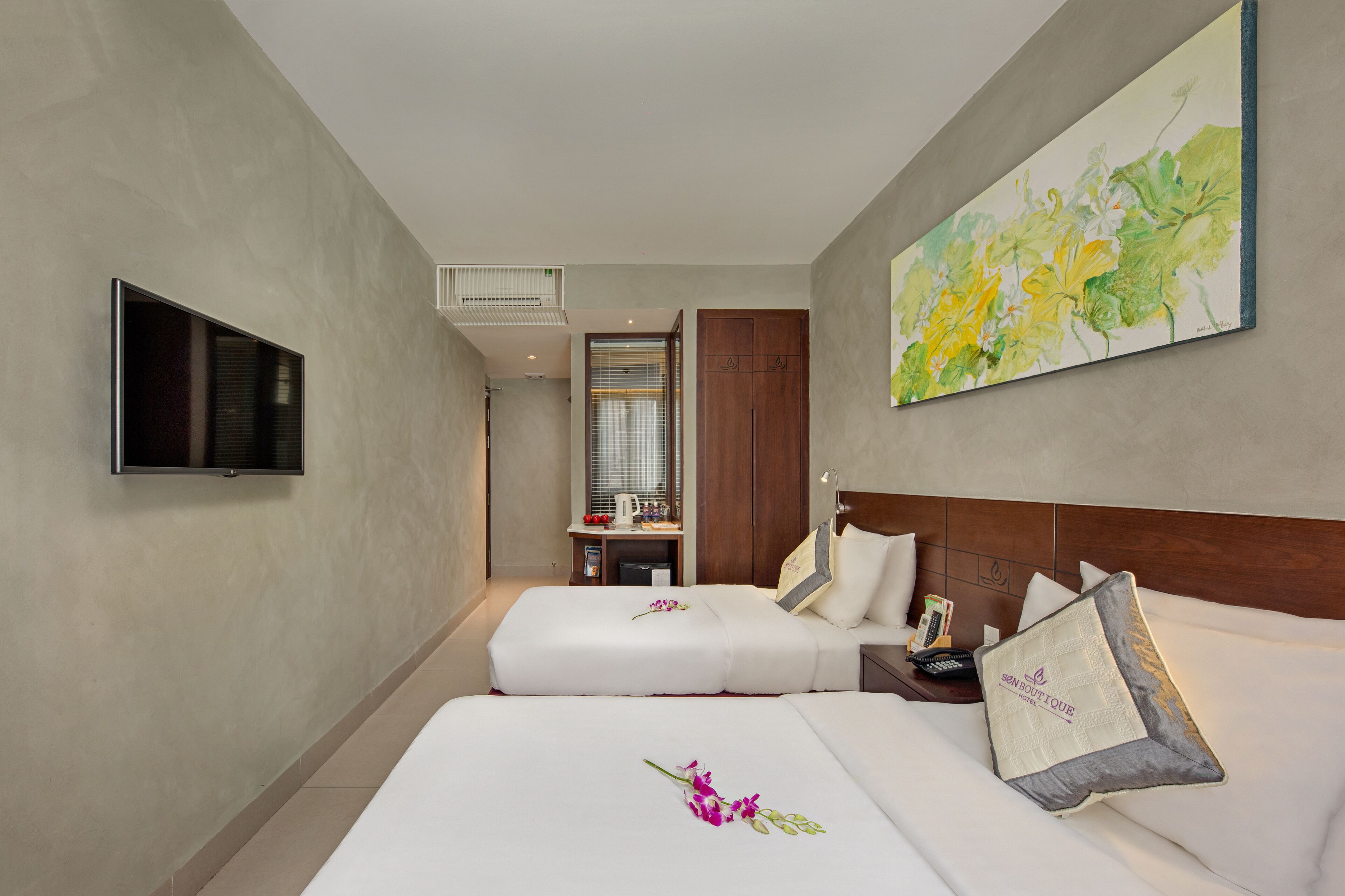 deluxe double or twin room, private bathroom, city view | 2 bedrooms, premium bedding, memory-foam beds, minibar