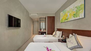 Habitación Deluxe con 1 cama matrimonial o 2 individuales, baño privado, vista a la ciudad | 2 habitaciones, ropa de cama de alta calidad y camas con efecto memoria