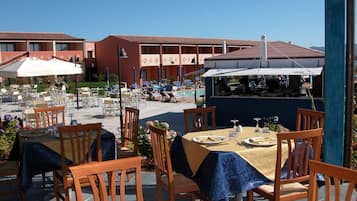 Breakfast, lunch, dinner served; local cuisine, ocean views