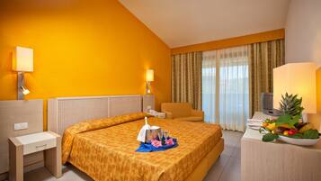 Standard Double Room, Accessible | Minibar, in-room safe, desk, cribs/infant beds