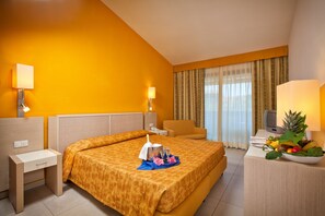 Standard Double Room, Accessible | Minibar, in-room safe, desk, cots/infant beds - Baja Bianca Club (San Teodoro)