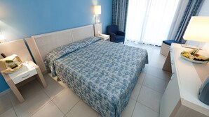 Minibar, in-room safe, desk, cribs (surcharge) - Baja Bianca Club (San Teodoro)